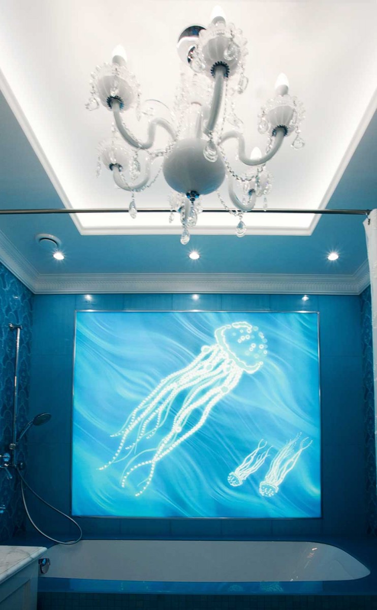 Световое пано с медузой для ванной комнаты