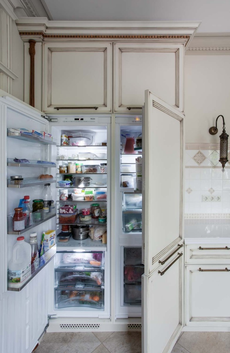 Холодильник встроенный в мебель