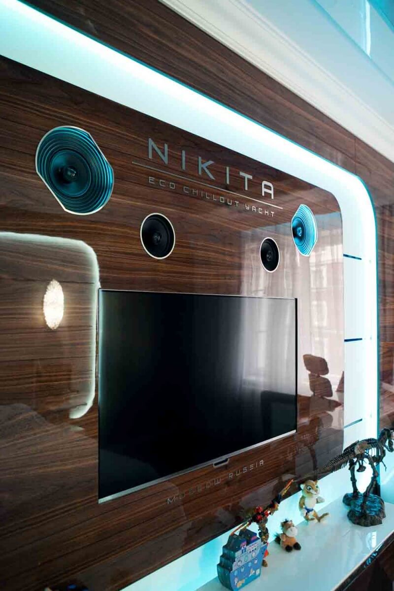 Декоративная деревянная панель под телевизор