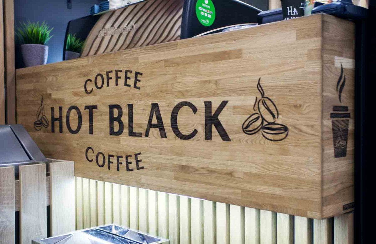 Барная стойка для кофейни с логотипом компании